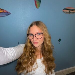 Meet your Posher, Melia